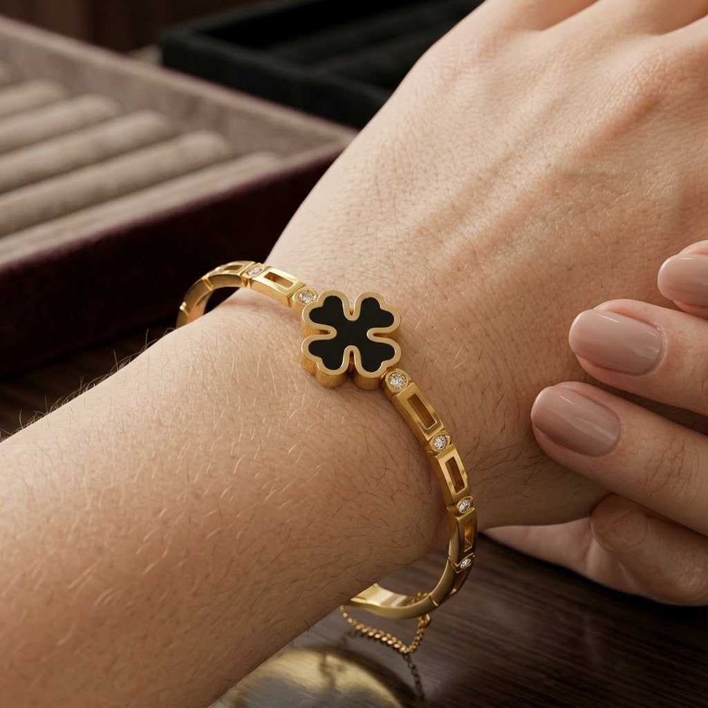 Onyx Clover Gold Bangle